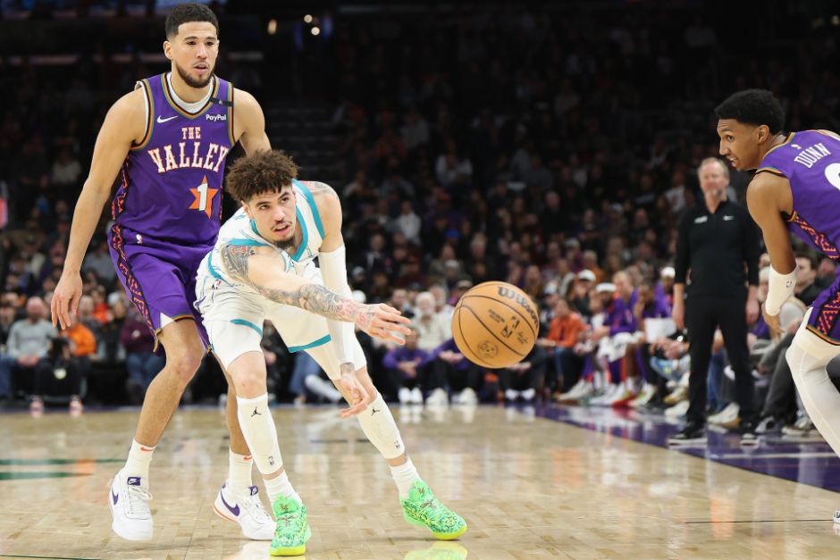 太阳逆转险胜黄蜂,杜兰特布克联手发威 太阳逆转险胜黄蜂,杜兰特布克联手发威