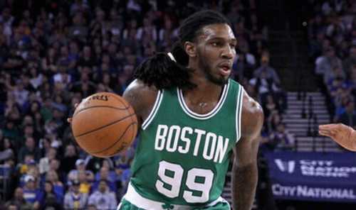 杰·克劳德加盟雄鹿:防守端的重要补充 杰·克劳德加盟雄鹿:防守端的重要补充