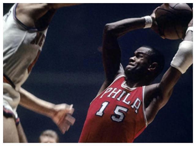 哈尔·格里尔:快速得分手的篮球传奇 哈尔·格里尔:快速得分手的篮球传奇