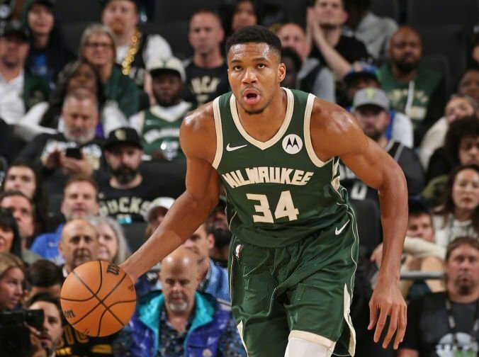 字母哥里程碑之夜:雄鹿力克国王,斩获生涯第50次三双 字母哥里程碑之夜:雄鹿力克国王,斩获生涯第50次三双