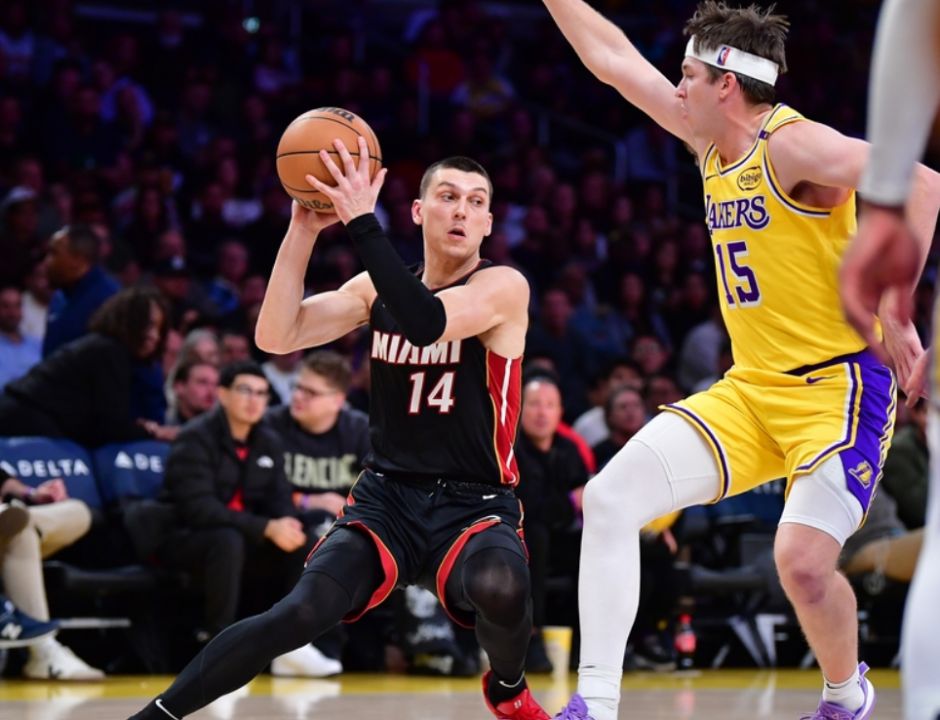 湖人逆转热火，詹姆斯末节发力终结三连败