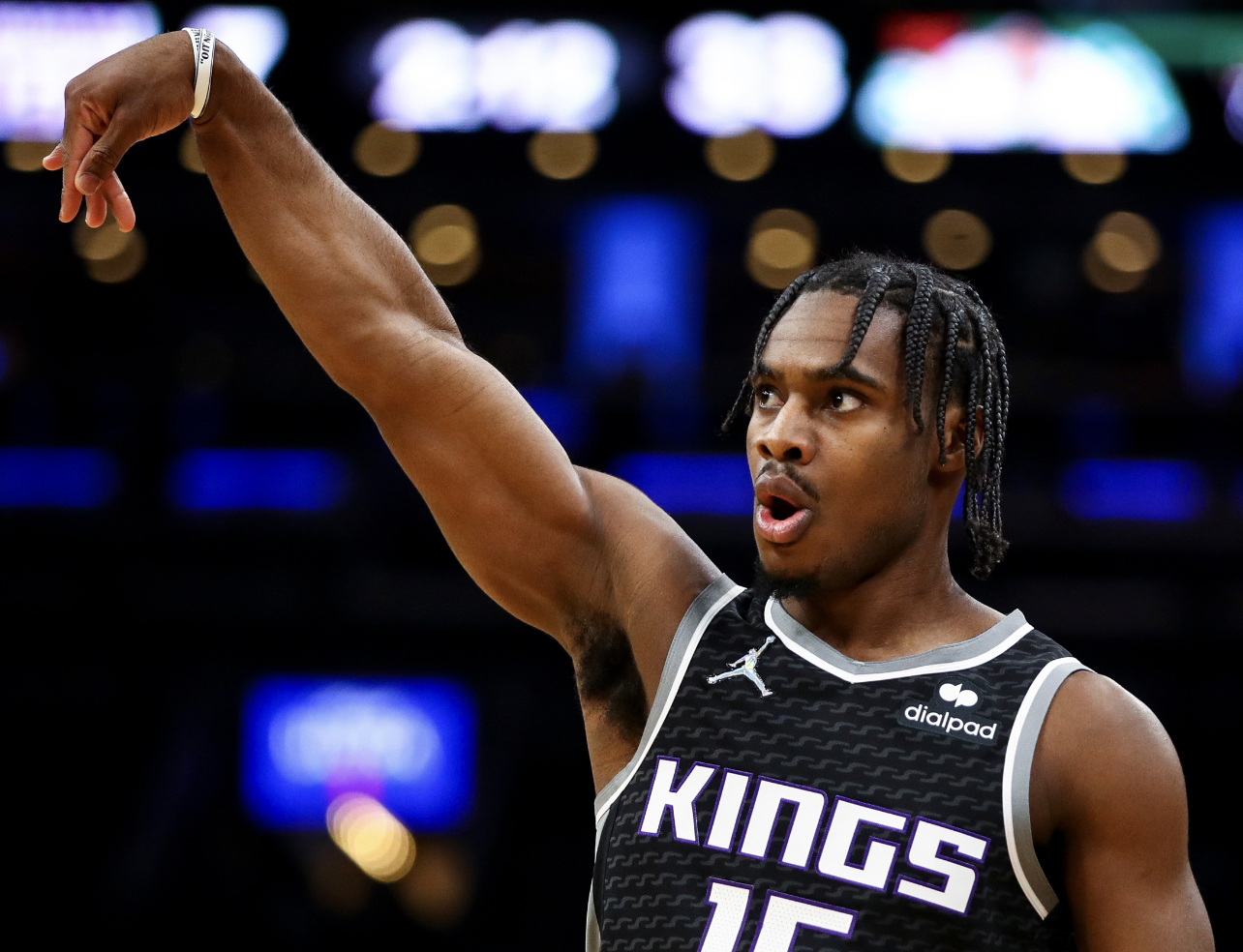 国王队防守核心：戴维恩·米切尔的坚韧之路