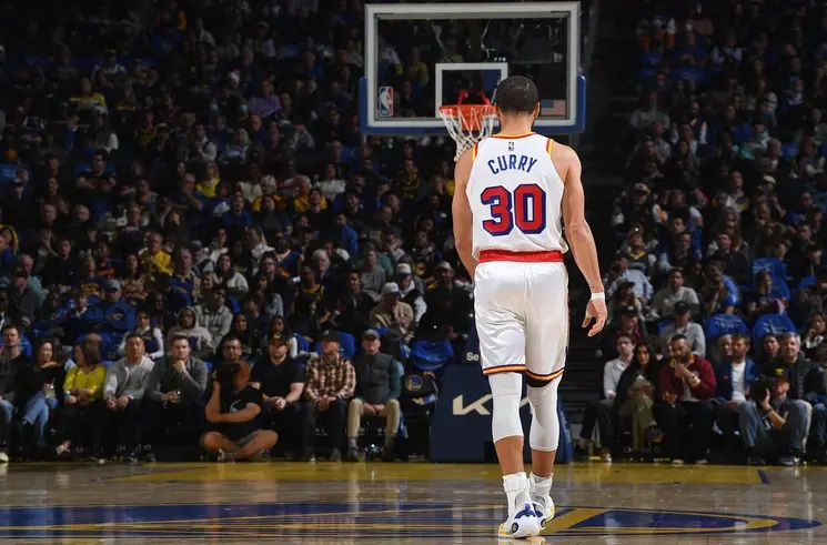 勇士主场惨遭凯尔特人屠杀，40分惨败创30年耻辱纪录