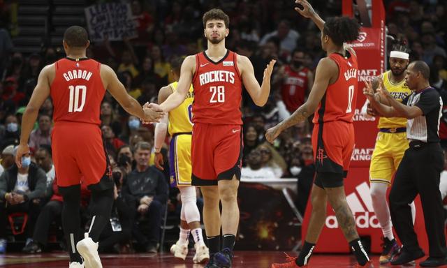 申京创历史：NBA最年轻千次助攻中锋