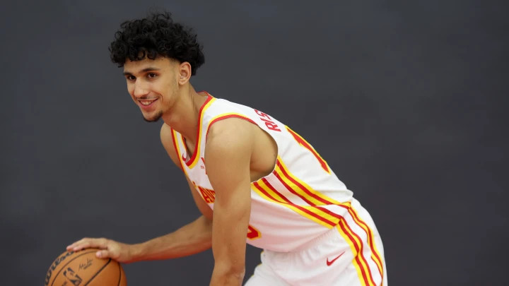 里萨谢左内收肌拉伤，康复顺利将一周后评估