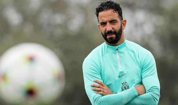 阿莫林：自己已经告诉葡体体育总监维亚纳保持冷静，事情不是那样的