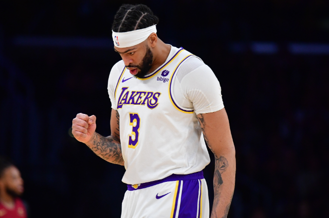 芬奇盛赞浓眉：状态或达生涯巅峰，全面表现令人瞩目