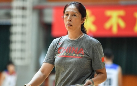 郑薇教练简历：《郑薇教练的辉煌历程》