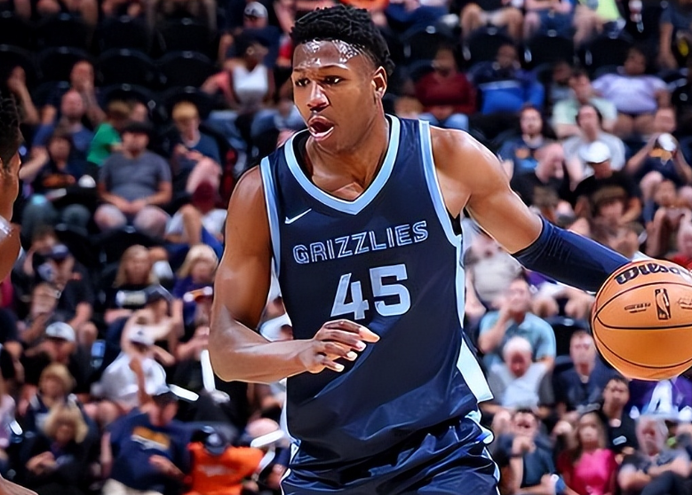 19岁119天新星GG-杰克逊闪耀赛场，赛季场均得分10+，成历史第二年轻球员，仅次于传奇球星LBJ！