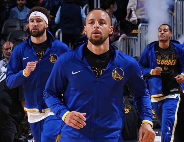 水花就是准！本赛季联盟罚球命中率前二出炉：克莱高达92.7%，库里紧随其后92.3%