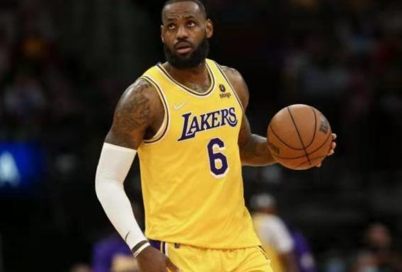 詹姆斯盛赞锡安：野兽般的他几乎无法阻挡，唯有以身体对抗让他感到不适