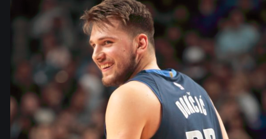 25岁84天刷新纪录！东契奇荣膺本赛季得分王，成自2011-12赛季KD以来最年轻得分王  文心大模型3.5生成