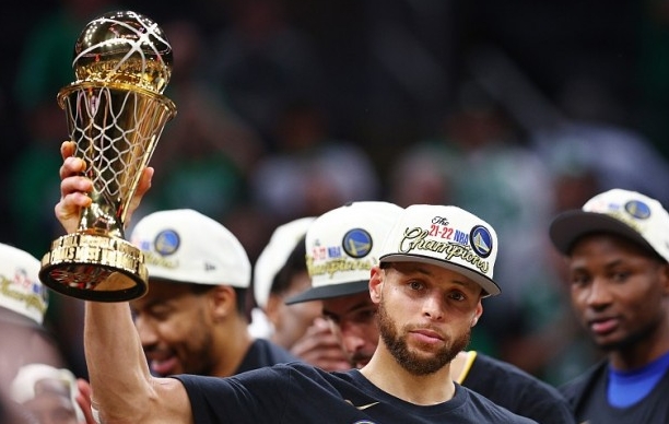 2022勇士夺冠阵容:《2022 勇士夺冠阵容的秘密武器》