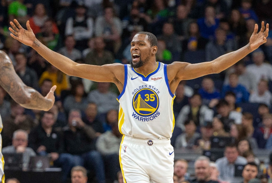 杜兰特在勇士待了几年，冠军之路与伤病困扰