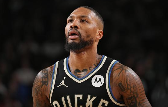 利拉德季后赛半场狂砍35分，创近27年纪录，仅次于杜兰特38分神迹