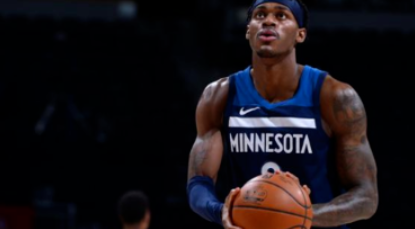 范德比尔特摆脱保护靴，积极投入今日投篮训练