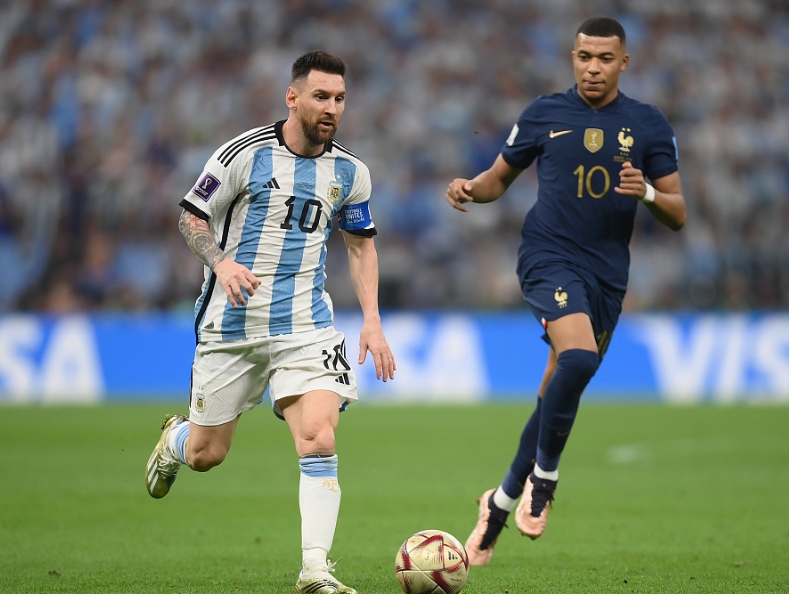 姆巴佩认为梅西最佳，从支持 C 罗到赞梅西