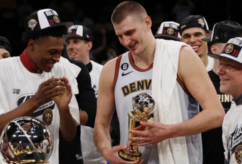 约基奇mvp，全能中锋的高效表现与MVP之望