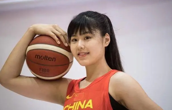 收获欧洲杯最佳球员奖，加盟洛杉矶火花队