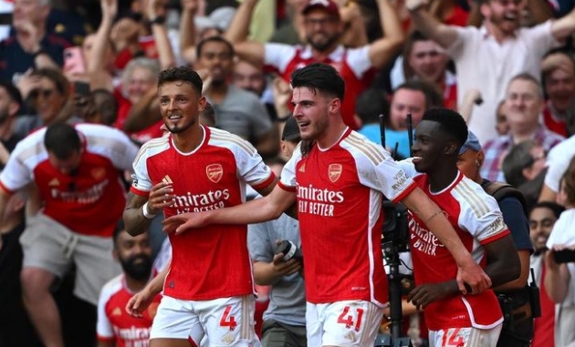 《豪门狂欢夜：足球盛宴，激情无限》