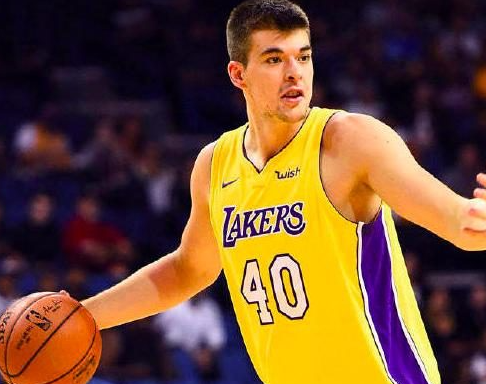 祖巴茨被打手裁判漏判 独行侠挑战成功获得球权