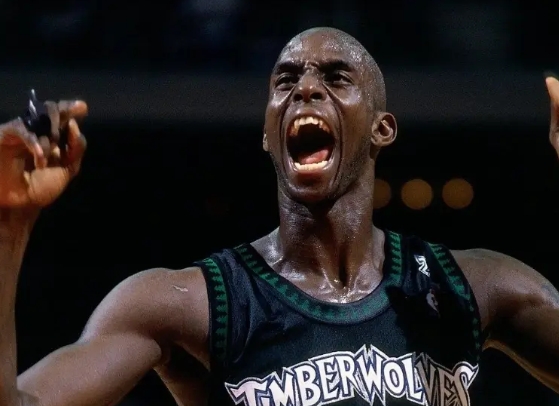 加内特强于邓肯的一点：防守