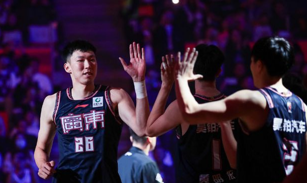 羊城晚报：周琦贝尔联手筑起内线铁壁，广东华南虎勇夺“天王山”之战