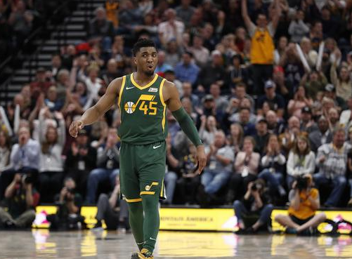 杰伦-布朗盛赞米切尔：爆发力十足，力量优势显著