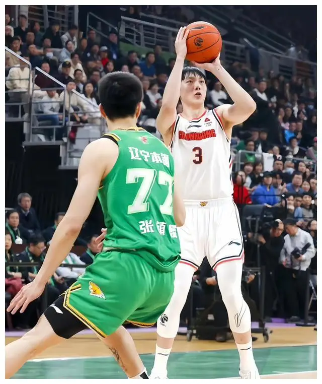 中国男篮 12 人阵容揭晓！2 位 MVP 领队