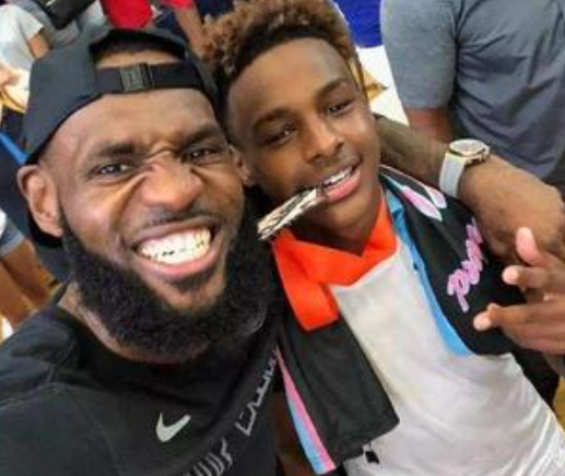 三分神准！詹姆斯为二儿子篮球天赋点赞：年轻王者，继续努力！