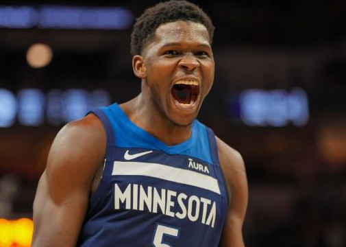 李凯尔盛赞队友：爱德华兹与唐斯深度分析录像，细致研究对手战术