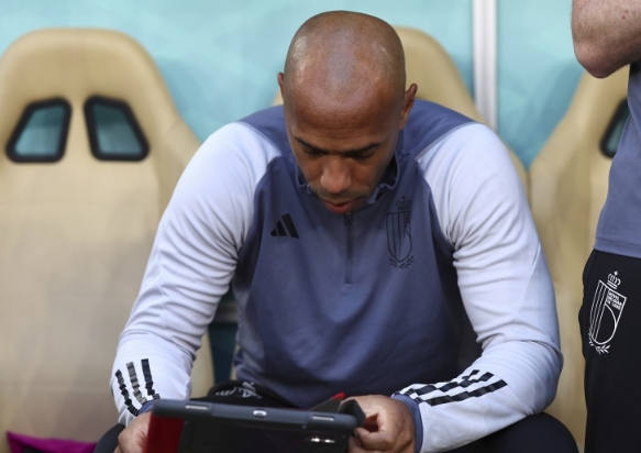 亨利助力科莫冲甲，承诺学习意大利语 加深俱乐部情感