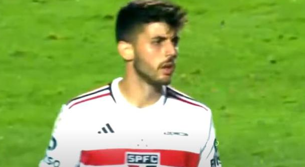 巴西国脚+大巴黎主力，20岁天才贝拉尔多：新世代领军人物，或成下一个弟媳？