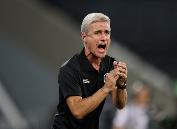 沙特联32轮：胜利队1-1战平新月队，卡斯特罗盼高水平裁判裁决