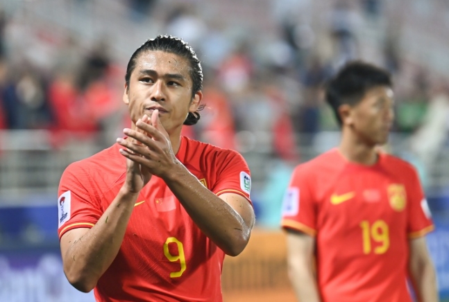 国足锋线人员伤缺：武磊与张玉宁缺席，新人能否崭露头角？