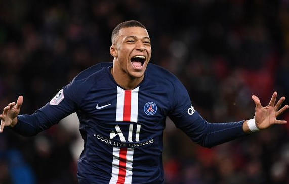 姆巴佩喜欢多特的防线漏洞，巴黎的中卫扛不住对方的冲击