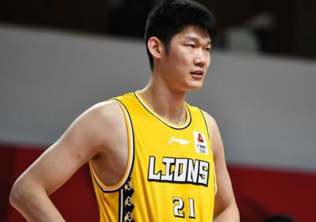胡金秋的身高：中国男篮球员巡礼
