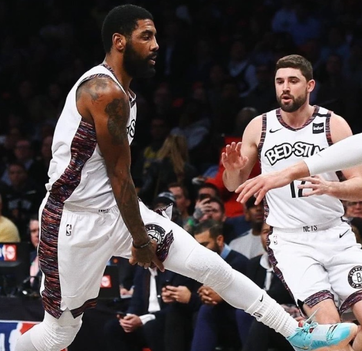 篮网三巨头解体后，欧文独自闪耀，首个晋级分区决赛