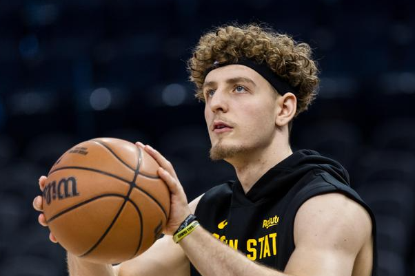 波杰姆斯基：进新秀一阵的荣耀，归功于无私支持的队友与教练