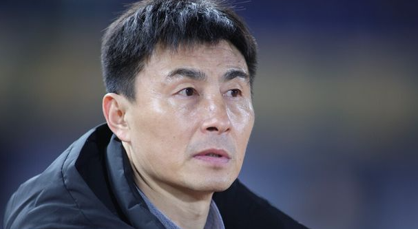 河南足球俱乐部变动：李玮锋主动辞职，南基一解约未果