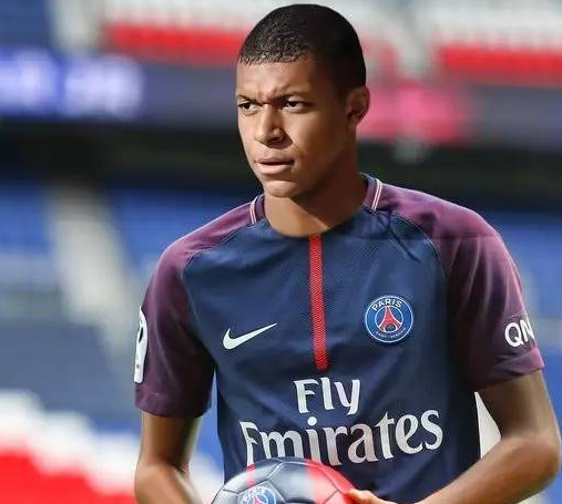 姆巴佩巴黎告别晚会：离别之际，情真意切