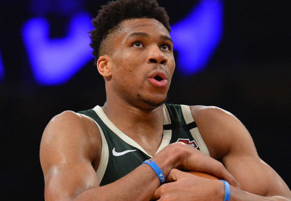 字母哥连续6个赛季入选一阵，比肩乔詹科，成为联盟自1976年来的第9人