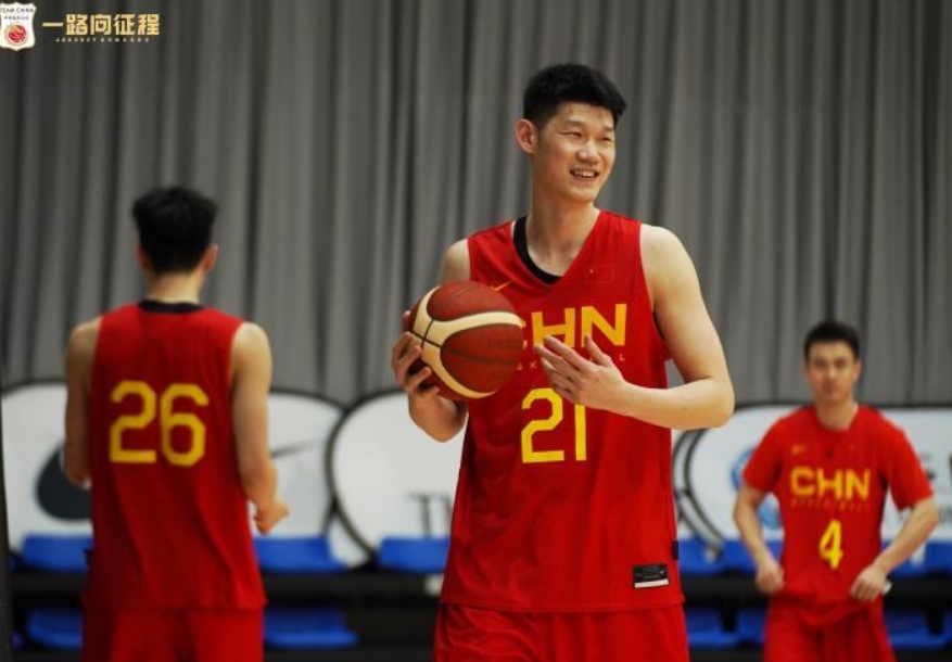中国篮球之队晒中国男篮备战亚预赛训练照：今日开启对抗训练
