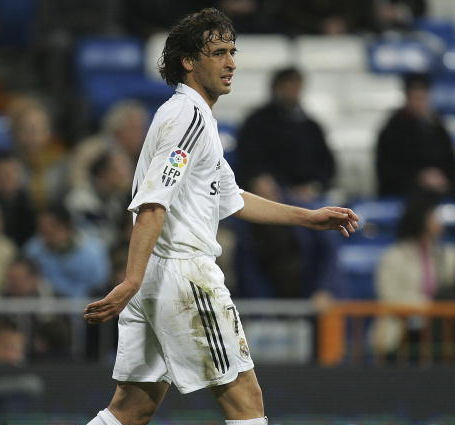 阿斯：劳尔收到其他俱乐部执教邀请，但尚未做出离开皇马的决定