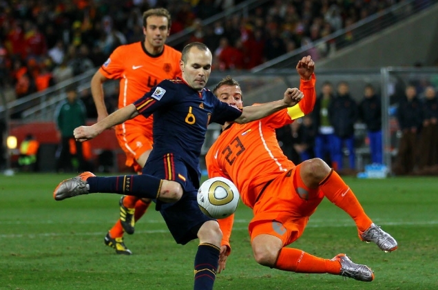 2010 年世界杯决赛：西班牙 1-0 荷兰，小白绝杀，罗本单刀遭神扑