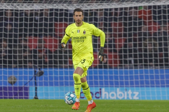 米兰新帅呼之欲出！米兰特点赞丰塞卡