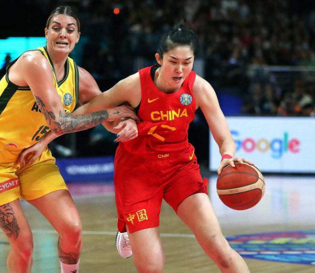 中国女篮热身赛遇挑战：挡拆持球16次仅得8分，篮下7投1中显短板