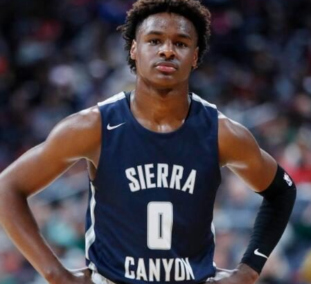 布朗尼决定留在2024年NBA选秀，放弃大学返校资格