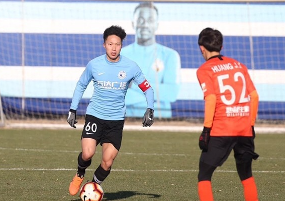 杨泽翔位置变动，国足新选择：右后卫崛起，中泰战或见新人身影