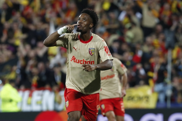 离队之谜：朗斯前锋瓦希未来去向引猜测，英德球队争相看好